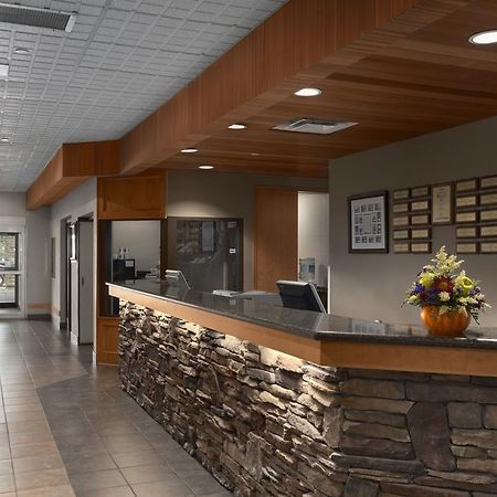 Border Inn & Suites Lloydminster Beltér fotó