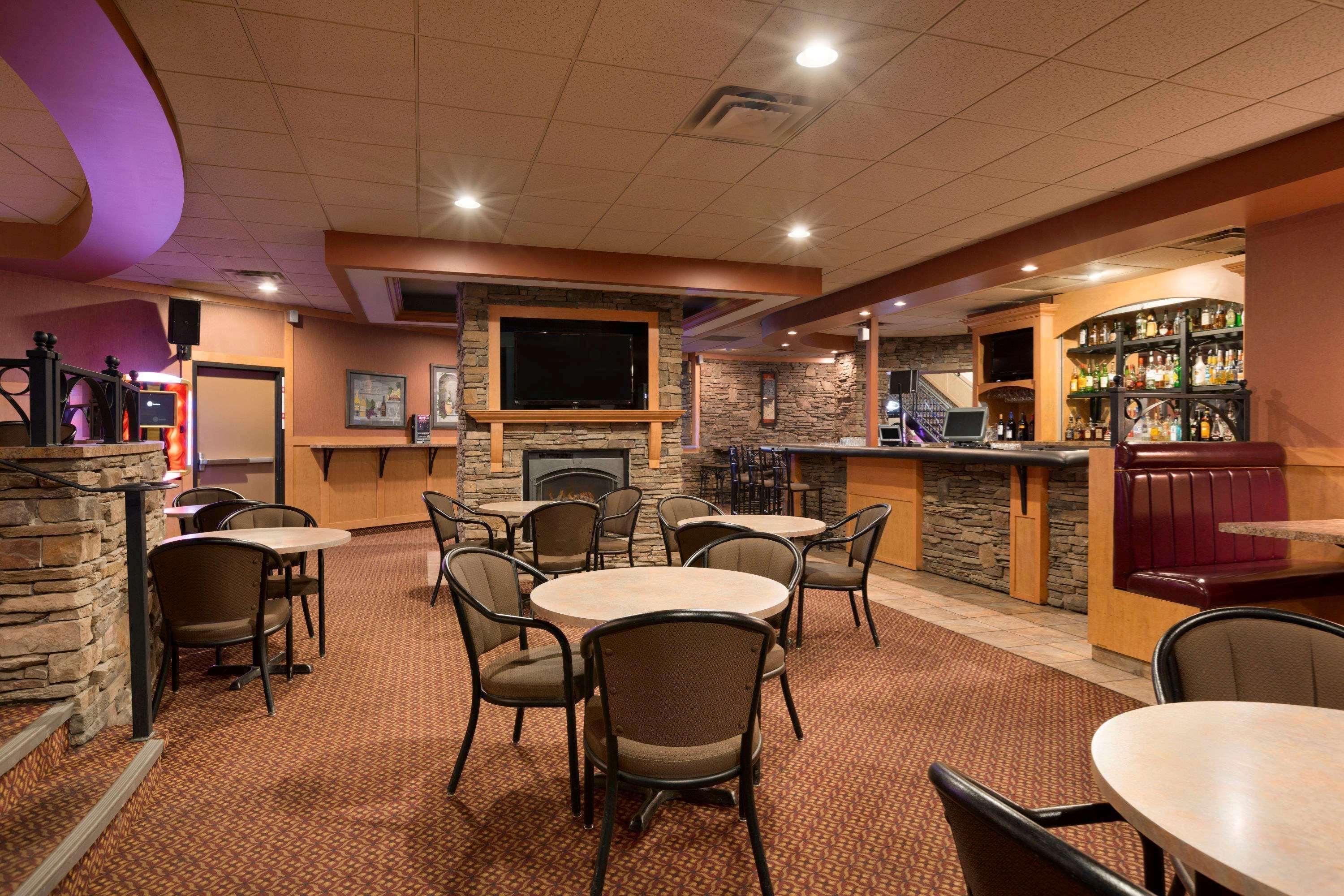 Border Inn & Suites Lloydminster Kültér fotó